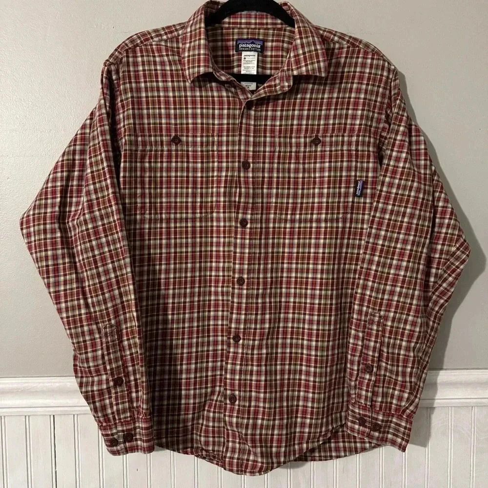 Patagonia | Organic Cotton Dark Red Mini Plaid Button Up Men’s Medium